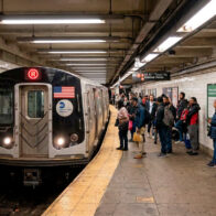 Ex-convict accused of pushing a 70-year-old woman onto New York City subway tracks | De Último Minuto English