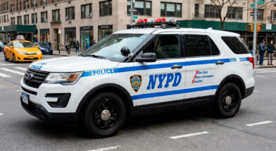 Woman found dead in Queens and her husband appears lifeless hours later in a park | De Último Minuto English