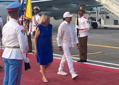 Petro lands in Havana to meet with Díaz-Canel on his final official trip | De Último Minuto English