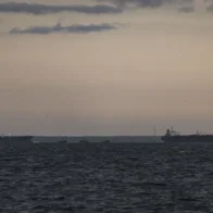 One dead and eight injured in an attack on UAE oil tankers attributed to Iran | De Último Minuto English