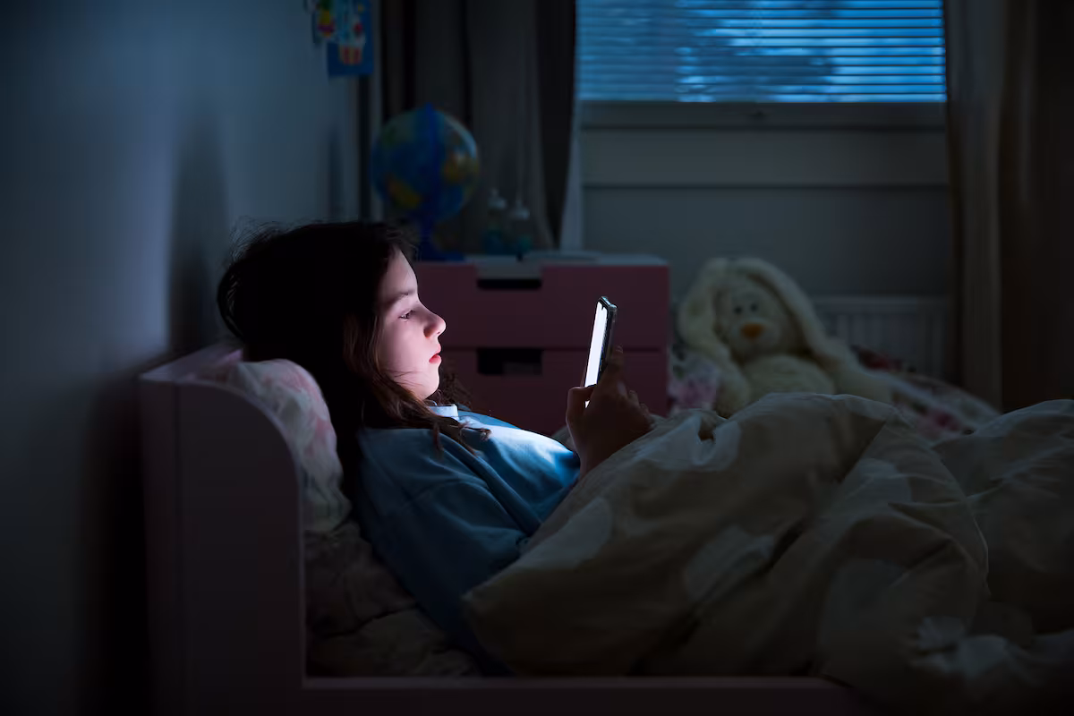 United Kingdom to activate nighttime social media curfew for 16 and 17-year-olds | De Último Minuto English