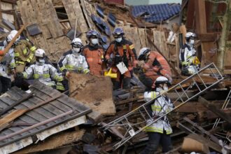 Death toll rises to 35 after earthquake in Japan as search for trapped survivors continues | De Último Minuto English