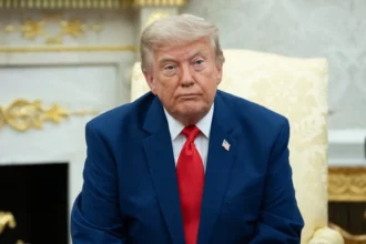 Trump: "In two and a half years, you could have a different president. You could" | De Último Minuto English