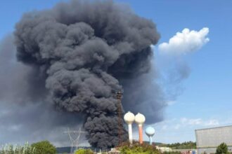 30,000 residents confined due to industrial fire in France | De Último Minuto English