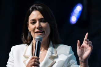 Michelle Bolsonaro, announced as a candidate for the Senate by her husband Jair's party | De Último Minuto English