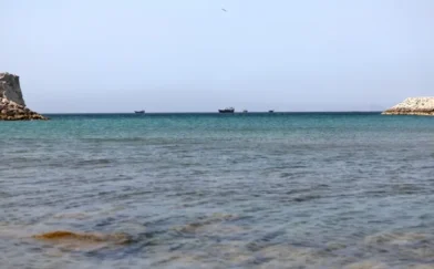 Trump claims that the U.S. controls the U.S. strait while Iran threatens to keep it closed | De Último Minuto English