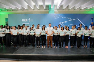 UCE delivers 50 new scholarships and raises the total granted in 2026 to 270 with a social investment of RD$66 million | De Último Minuto English
