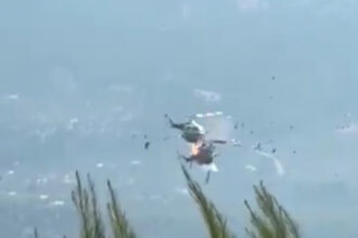 Two firefighting helicopters collide during wildfire operation in Greece | De Último Minuto English