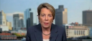 Massachusetts governor defends Haitian TPS holders, criticizes Trump’s immigration policies | De Último Minuto English