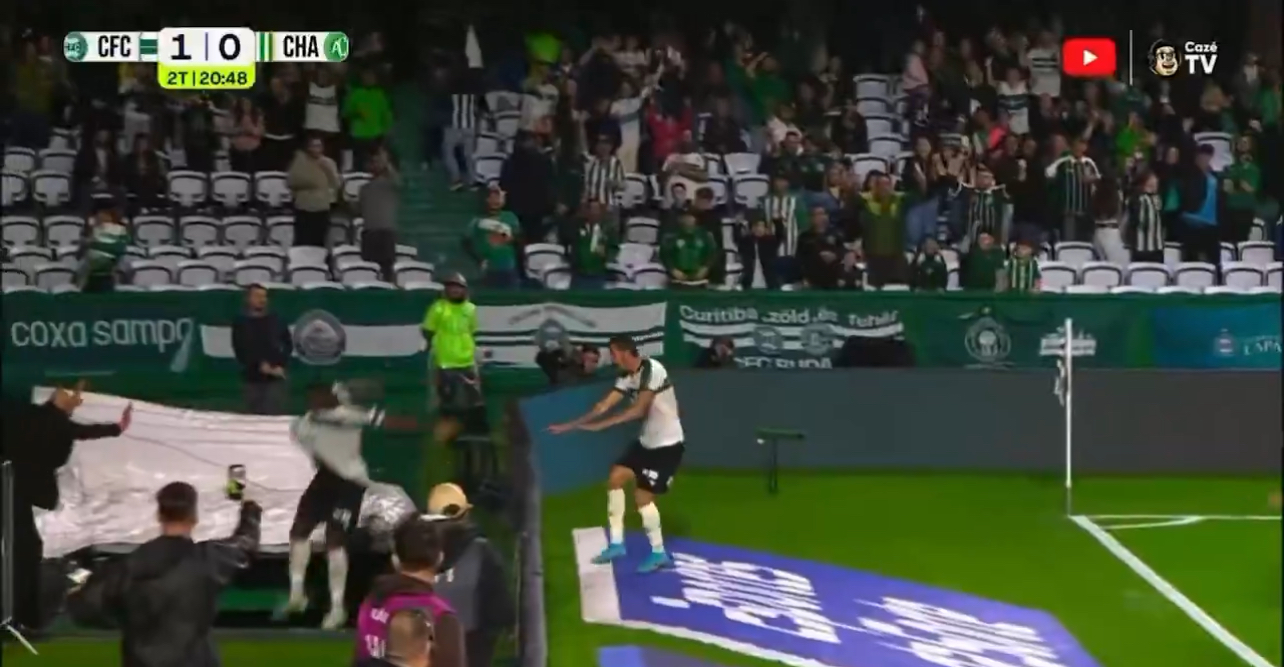 Jacy Maranhão falls down stadium access during celebration, but goal is disallowed