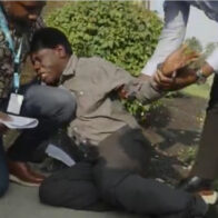VIDEO: Haitian man breaks down in tears as ICE agents place ankle monitor in Ohio | De Último Minuto English