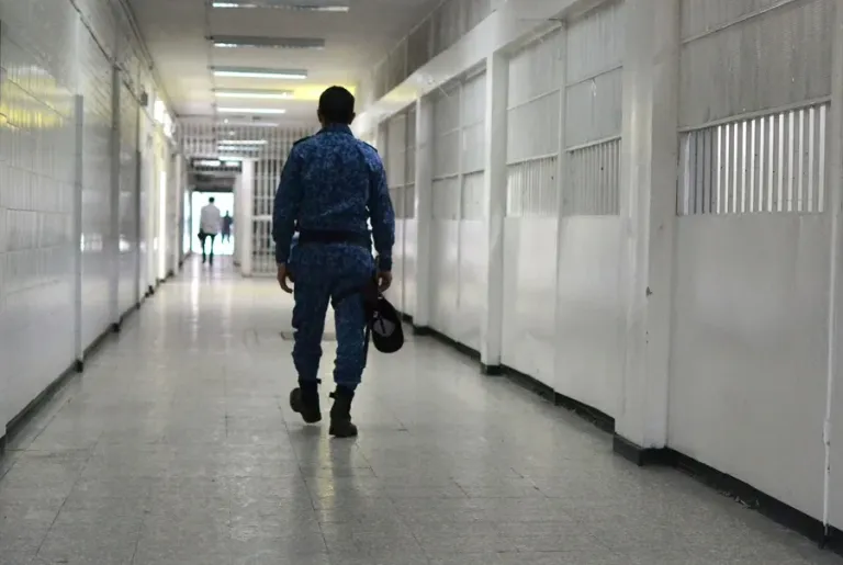 103 high-risk prisoners transferred from a Colombian prison to other centers in the country