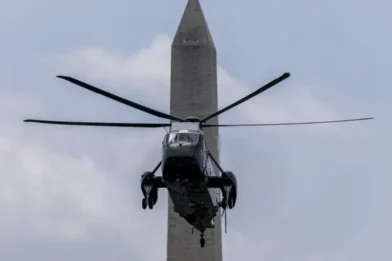 Donald Trump's helicopter had a mid-air near miss with a commercial airplane in Washington | De Último Minuto English