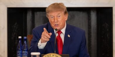 Trump-backed congressman and a former Republican, the contenders to replace DeSantis | De Último Minuto English