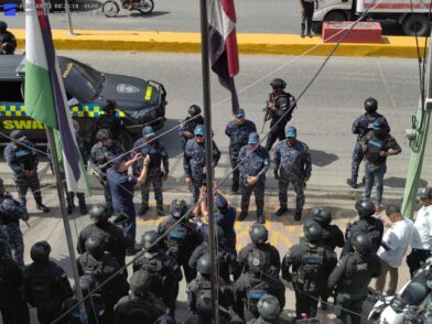 Police Director oversees operation in Navarrete after Army private is wounded during protests | De Último Minuto English