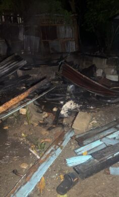 Fire reduces a home to ashes in Monte Adentro, Salcedo | De Último Minuto English