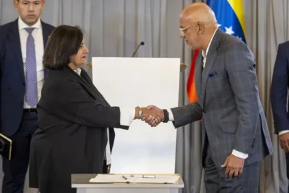 Delcy Rodríguez celebrates the “first step” in the dialogue between Chavismo and the opposition | De Último Minuto English