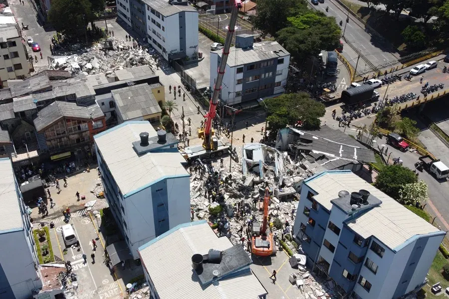 President of Colombia decrees three days of national mourning for those who died in the earthquake