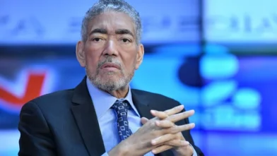 Miguel Mejía asks Abinader to explain why he ordered the departure of Cuban officials | De Último Minuto English