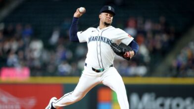 Luis Castillo is traded to the White Sox in a deal with the Mariners | De Último Minuto English