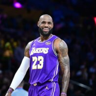LeBron James will debut with the Sixers against the Knicks at the start of the NBA season | De Último Minuto English