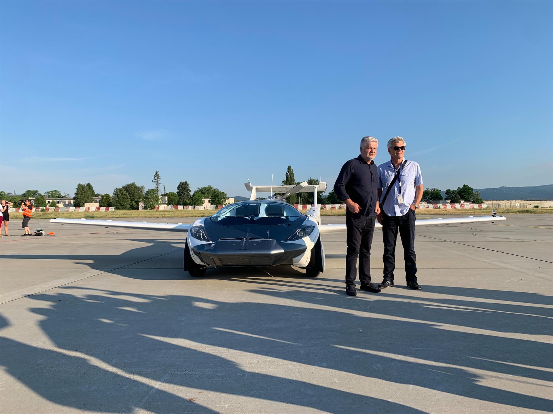 Un coche con alas vuela 80 km y después circula por el centro de Bratislava - Noticias de hoy en República Dominicana | De Último Minuto