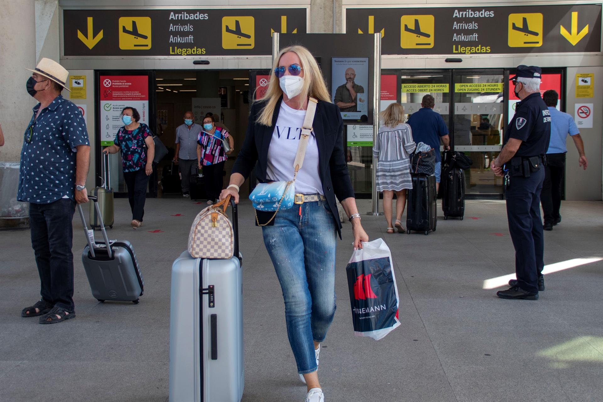 España exigirá vacunación o PCR negativa a turistas - Noticias de hoy en República Dominicana | De Último Minuto
