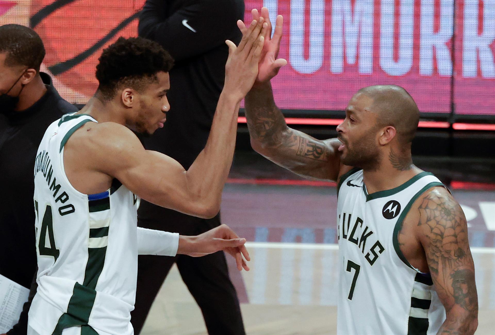 125-91. Antetokounmpo y Bucks arrollan a Hawks y empatan eliminatoria - Noticias de hoy en República Dominicana | De Último Minuto