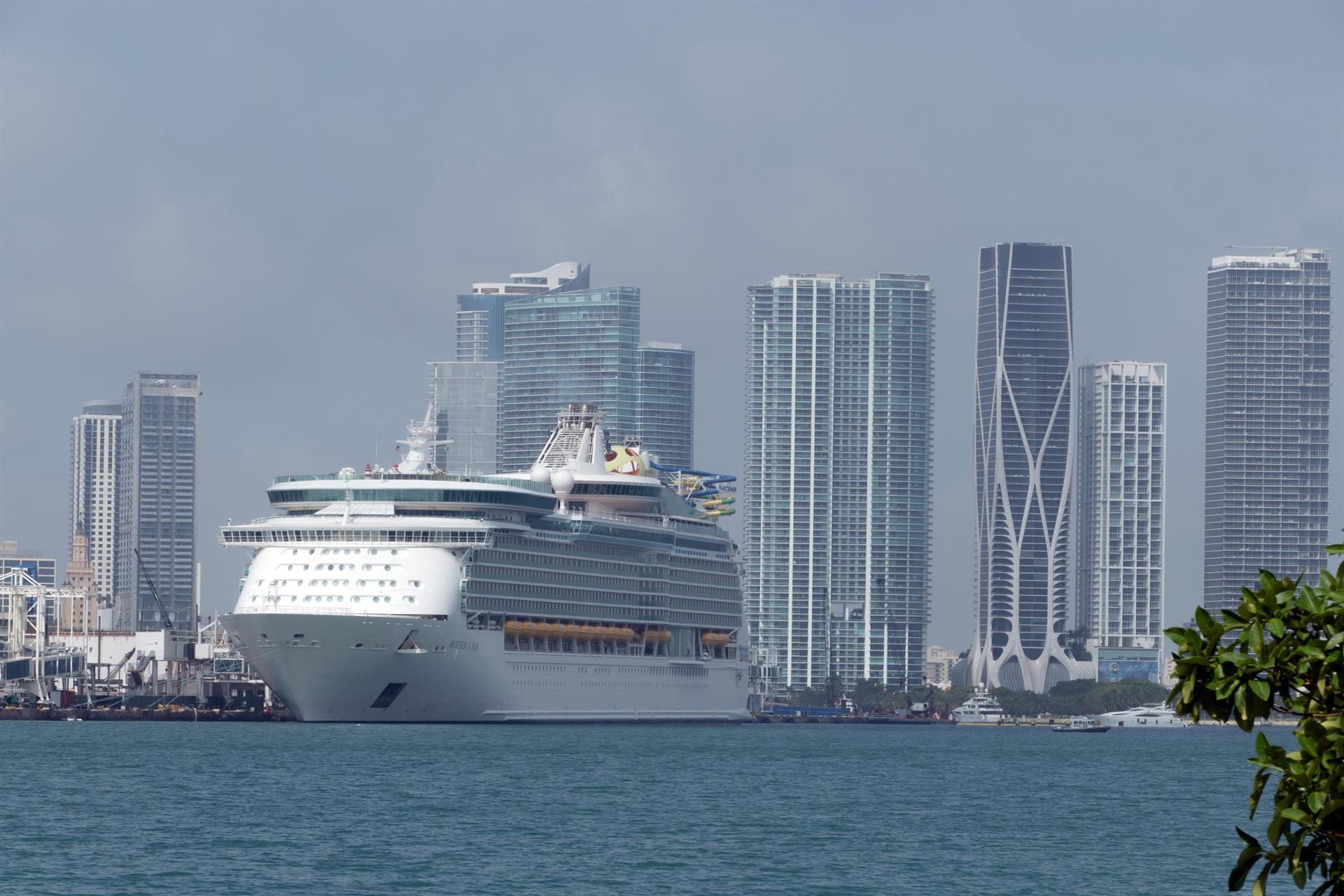 El primer crucero con pasajeros desde EE.UU. marca "nuevo amanecer" del sector - Noticias de hoy en República Dominicana | De Último Minuto