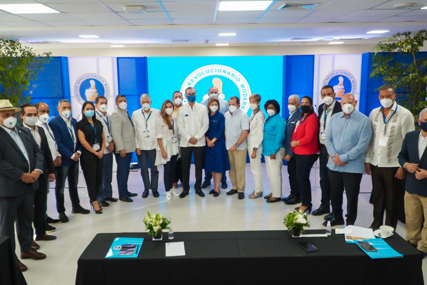 Abinader se reúne con senadores del PRM para tratar la agenda legislativa - Noticias de hoy en República Dominicana | De Último Minuto