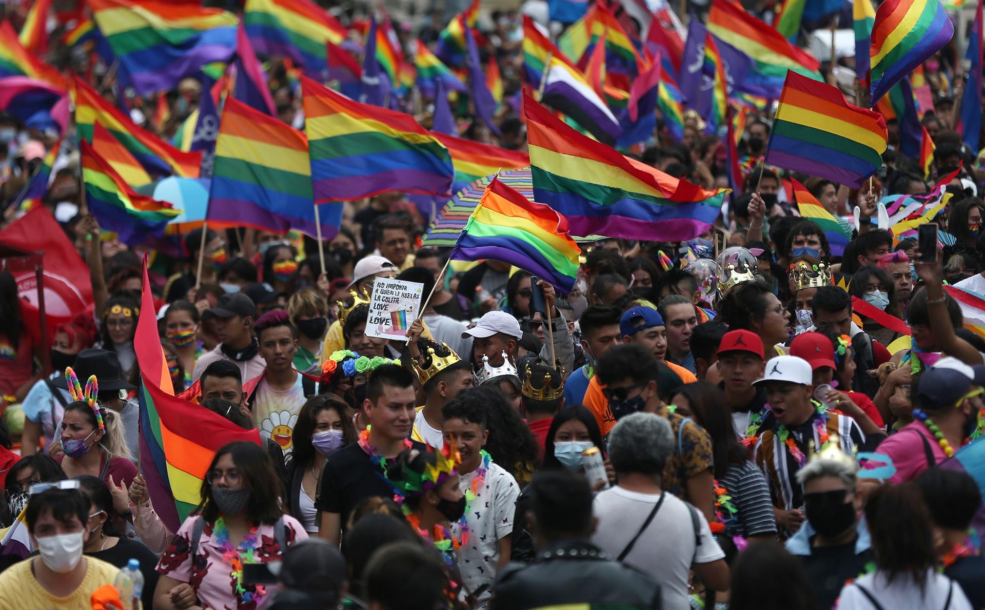 Miles regresan el arcoiris a Ciudad de México en la marcha del Orgullo LGBT+ - Noticias de hoy en República Dominicana | De Último Minuto