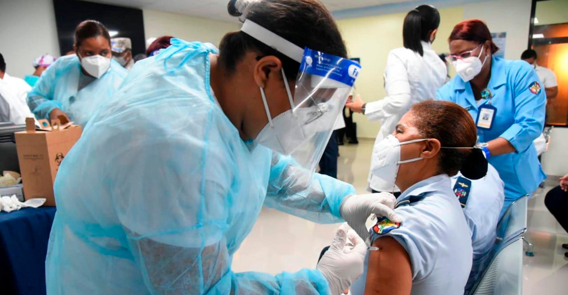 Centros de vacunación dominicanos desconocen cuándo aplicarán tercera dosis - Noticias de hoy en República Dominicana | De Último Minuto