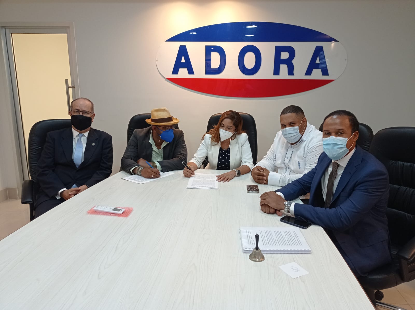 ADORA Y SGACEDOM firman acuerdo para beneficiar a compositores por música que suenan en emisoras - Noticias de hoy en República Dominicana | De Último Minuto