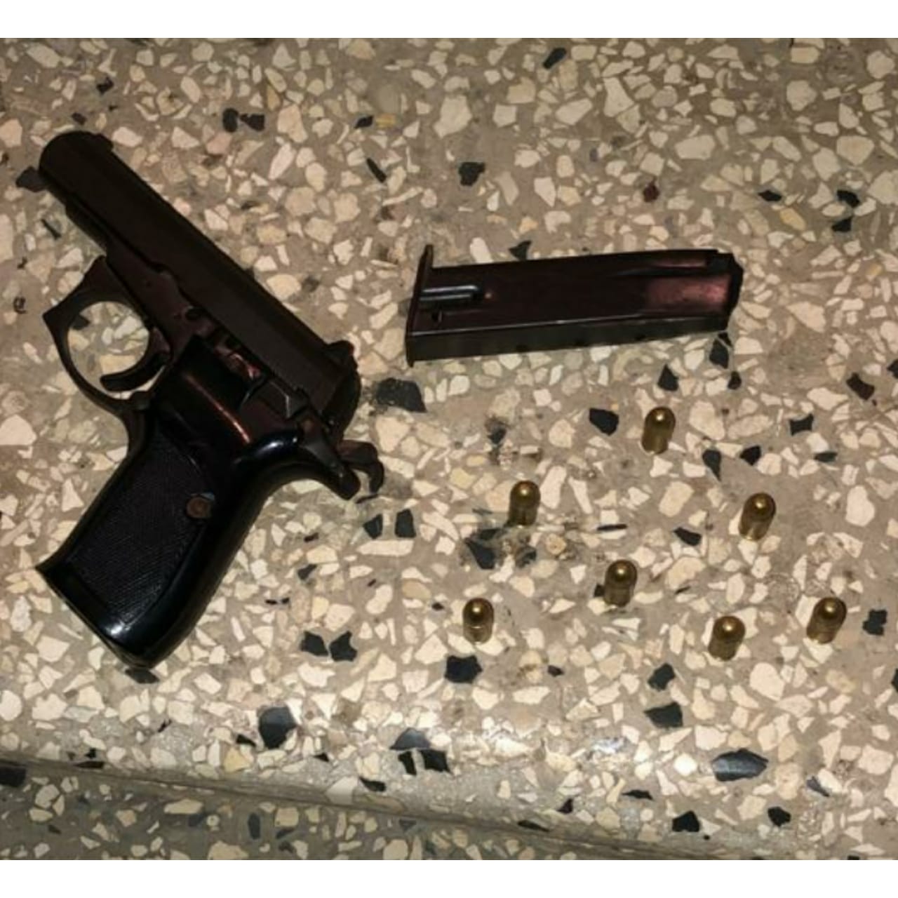 Policía ocupa armas de fuego y apresa a cinco personas - Noticias de hoy en República Dominicana | De Último Minuto
