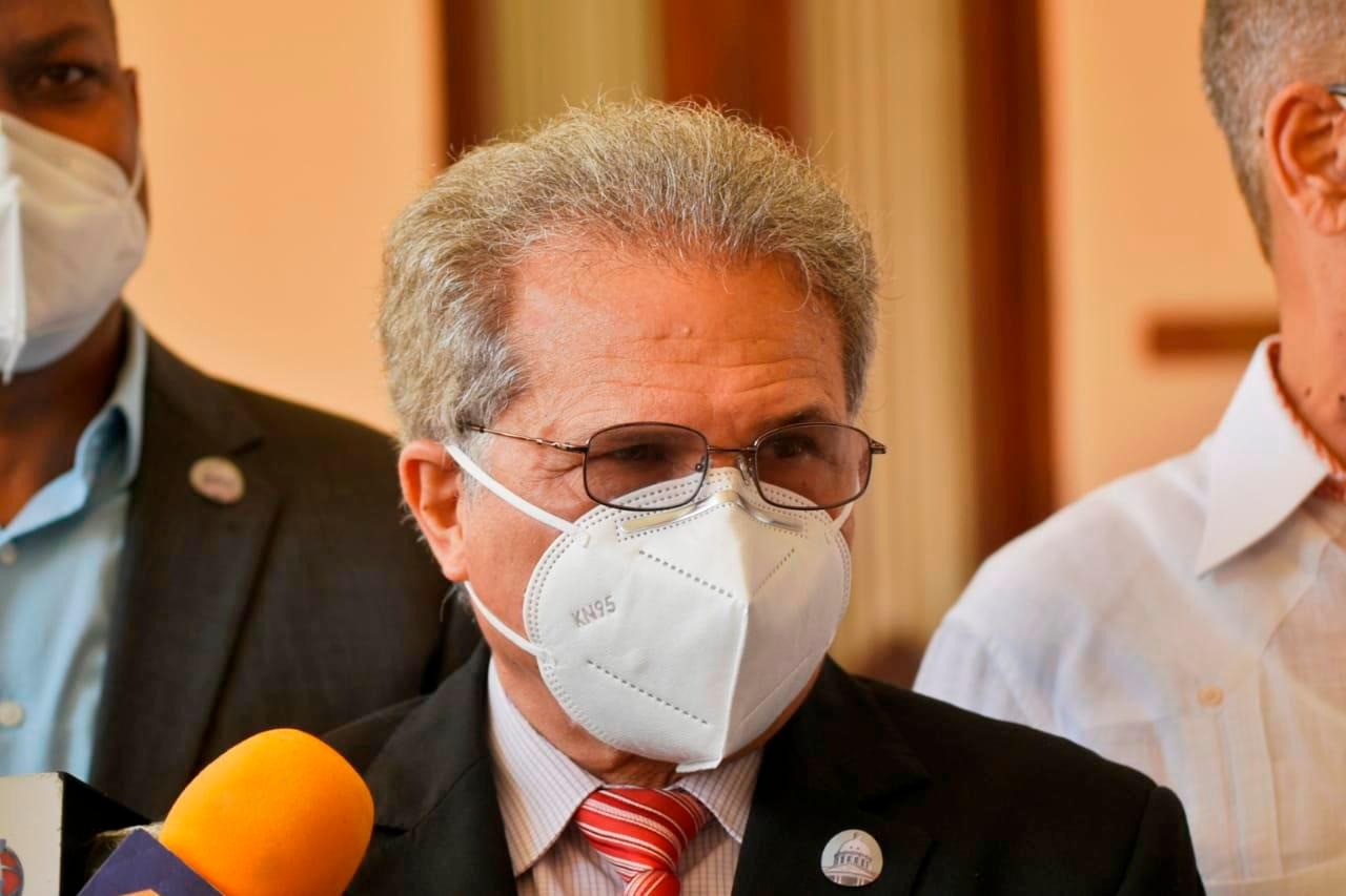 Presidente del Colegio Médico sugiere tercera dosis sea con Pfizer - Noticias de hoy en República Dominicana | De Último Minuto