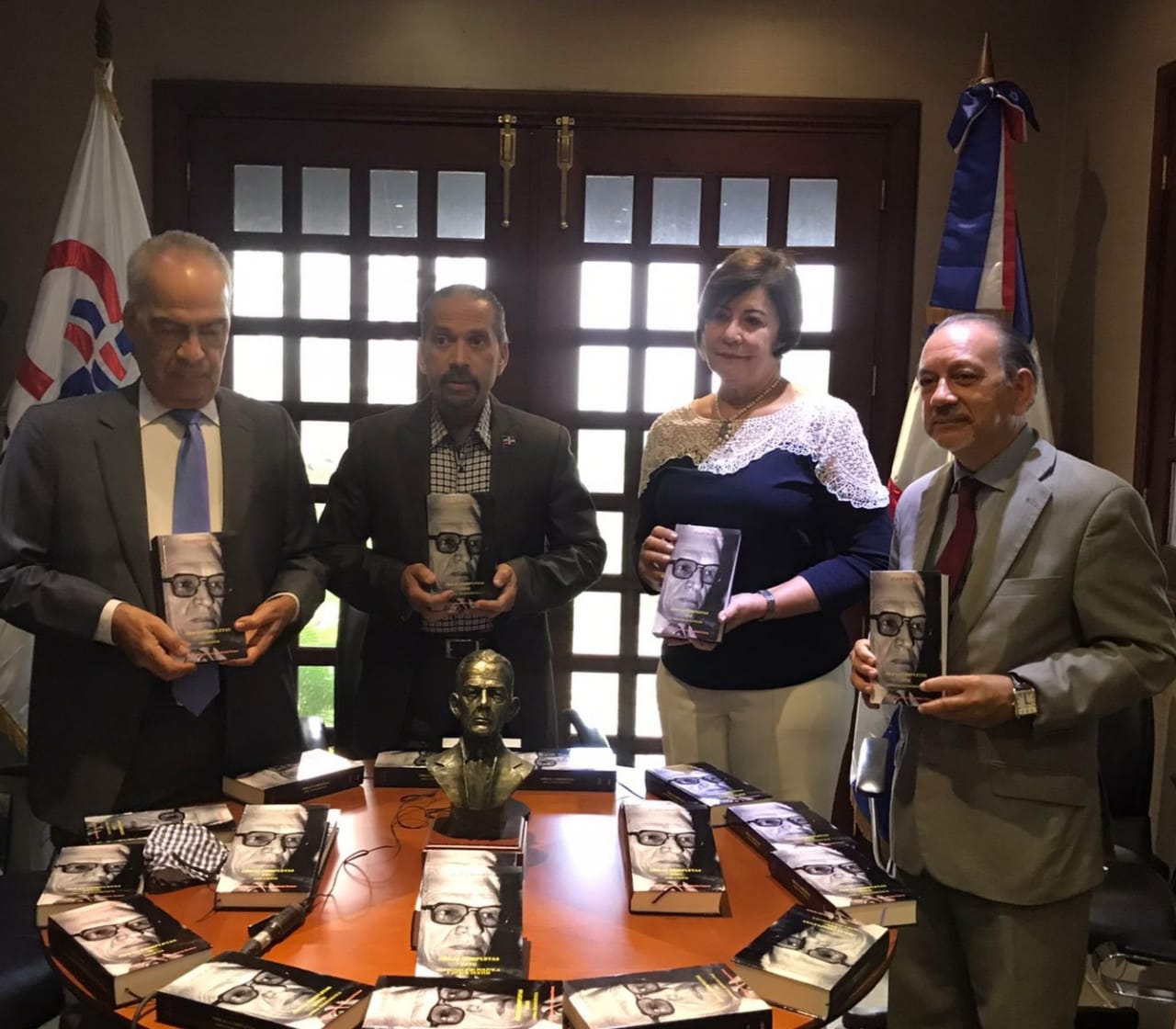 Efemérides Patrias dona a la Fundación Juan Bosch Obras Completas del profesor Bosch - Noticias de hoy en República Dominicana | De Último Minuto
