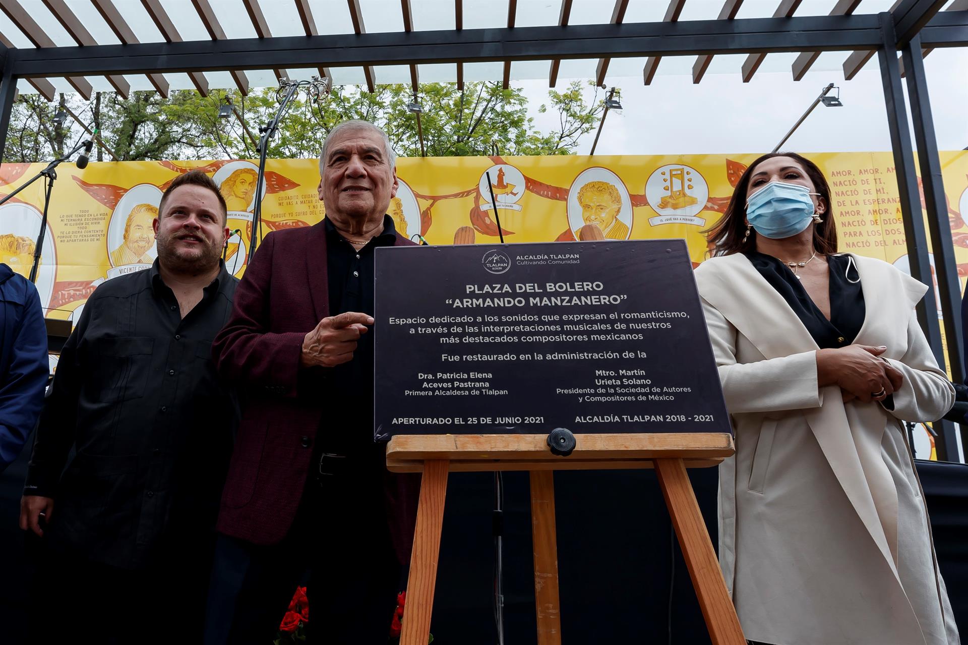 Ciudad de México inaugura con boleros una plaza en honor a Armando Manzanero - Noticias de hoy en República Dominicana | De Último Minuto