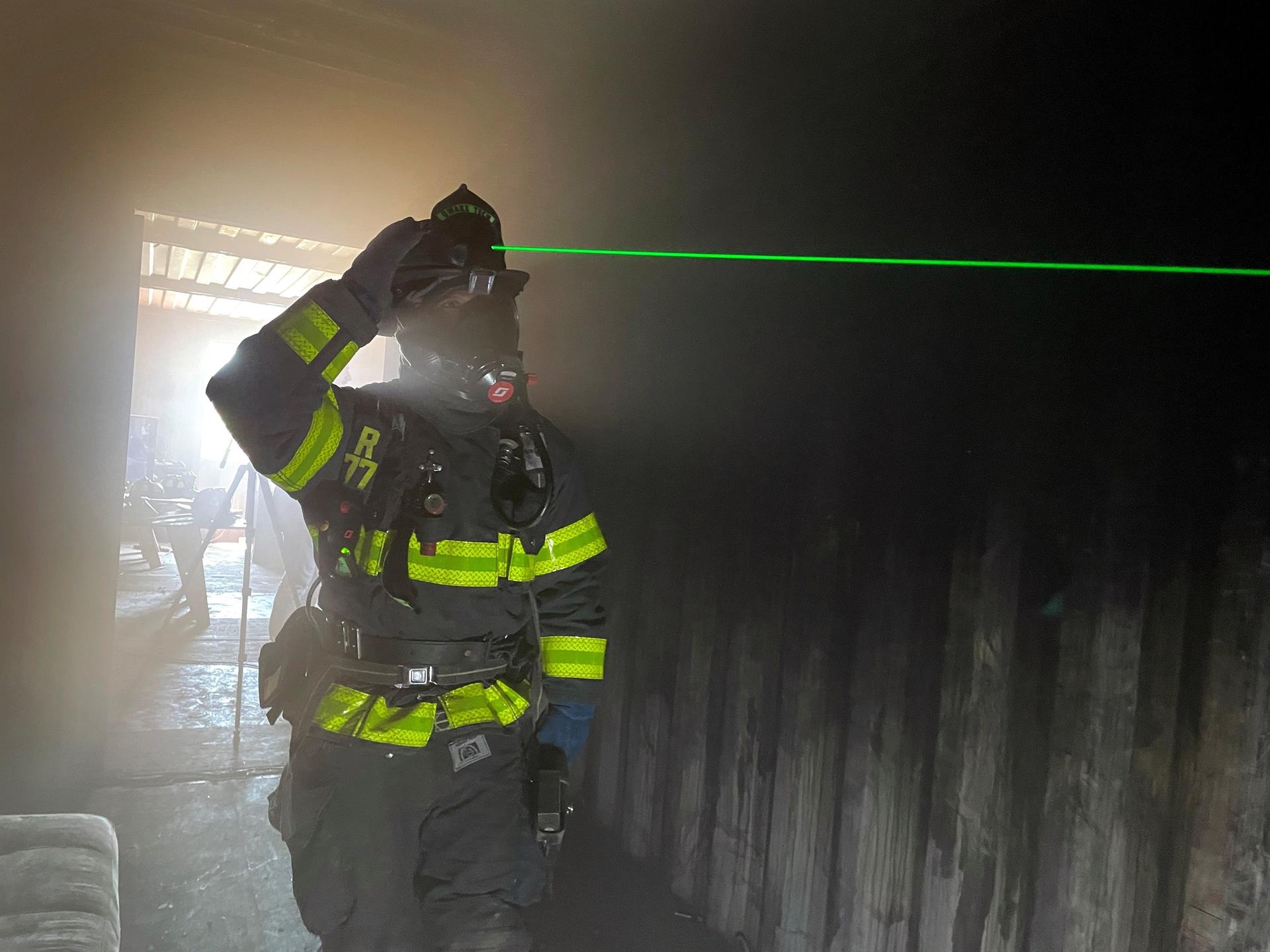 Bomberos usan cascos láser para ver entre el humo en Silicon Valley - Noticias de hoy en República Dominicana | De Último Minuto