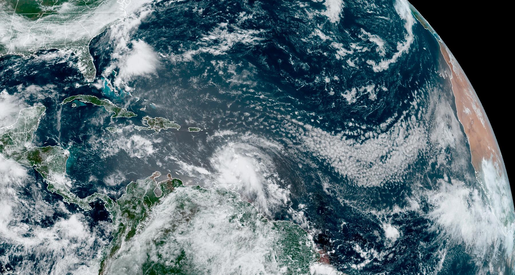 Elsa, huracán de categoría 1, está muy cerca de San Vicente y las Granadinas - Noticias de hoy en República Dominicana | De Último Minuto