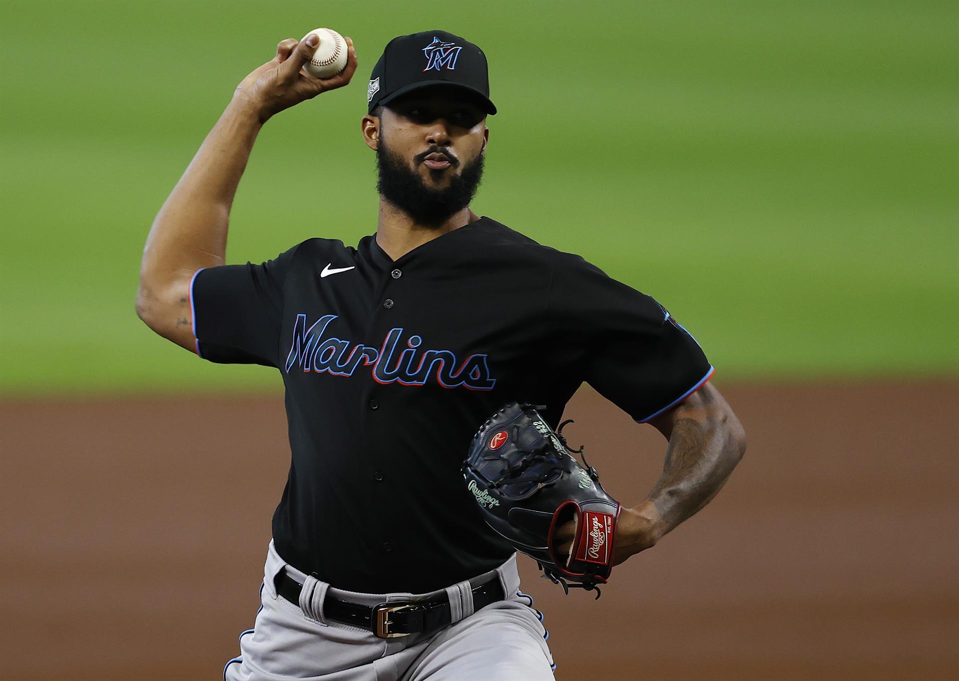 El dominicano Sandy Alcántara domina con sus lanzamientos a los Bravos - Noticias de hoy en República Dominicana | De Último Minuto