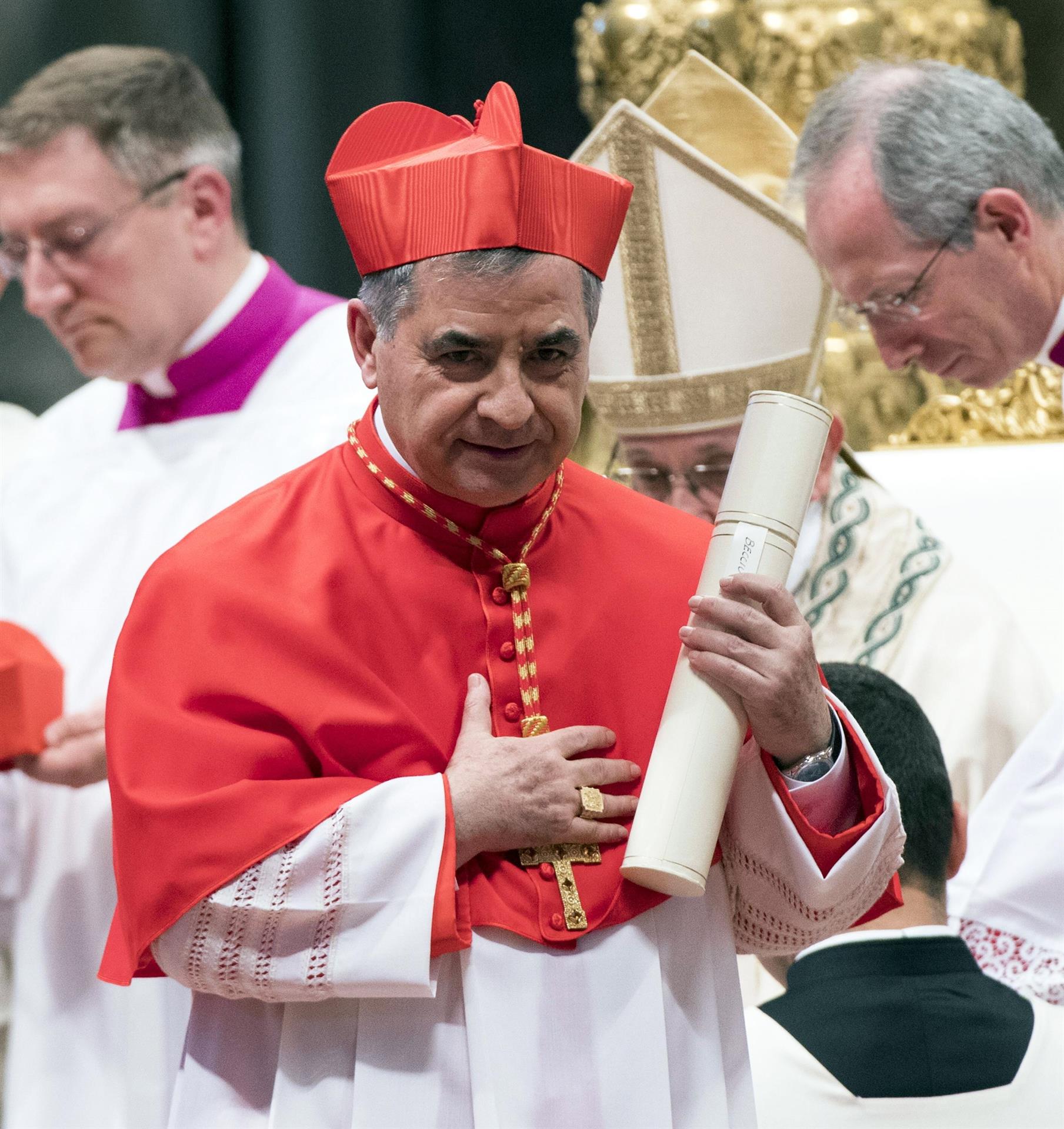 Cardenal Becciu y otras 9 personas, a juicio por delitos inmobiliarios - Noticias de hoy en República Dominicana | De Último Minuto