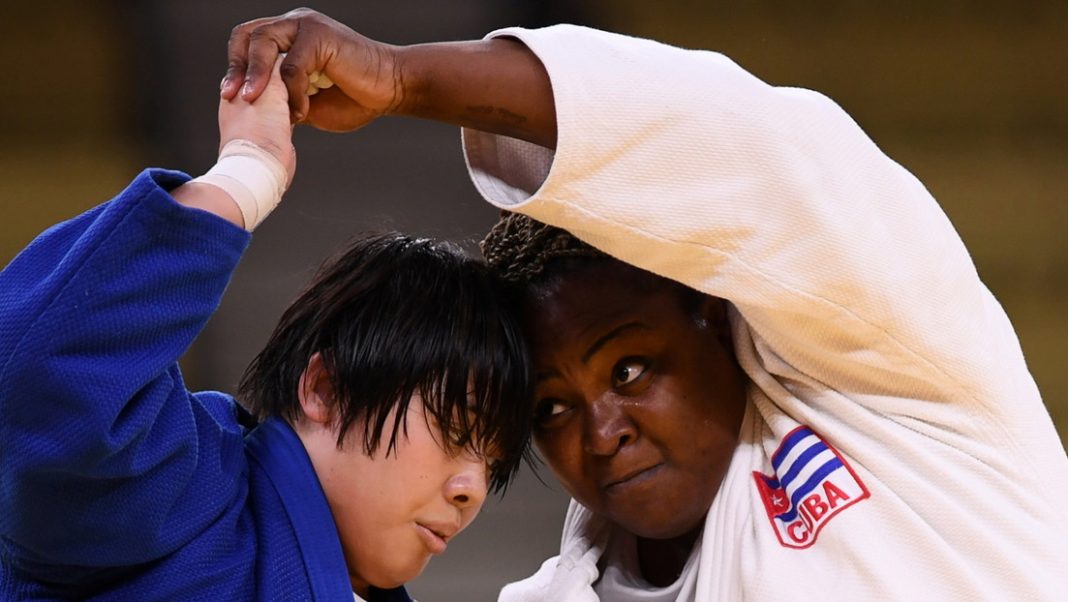 Momento del enfrentamiento entre Idalys Ortíz y Akira Sone. Tokio, Japón, 30 de julio de 2021. Annegret Hilse / Reuters