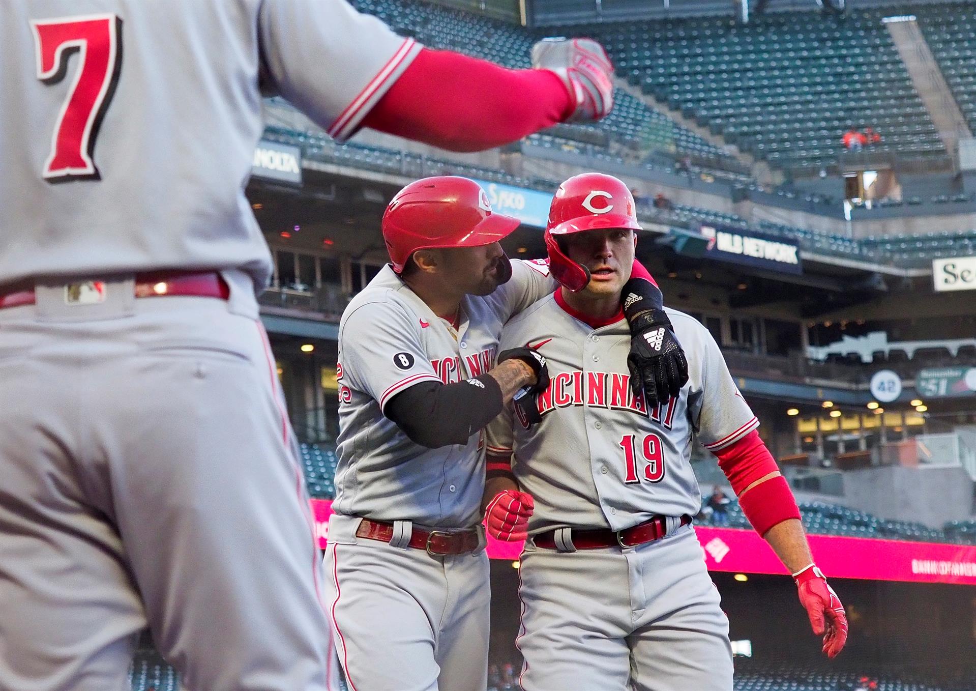 Votto y Naquin jonronean y Suárez define el triunfo de los Rojos - Noticias de hoy en República Dominicana | De Último Minuto