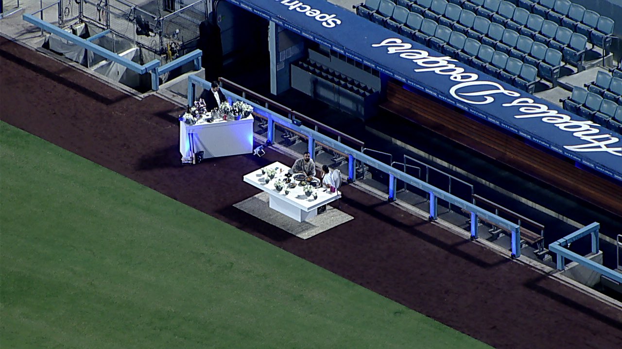 Drake alquila Dodger Stadium para cita con la modelo Johanna Leia - Noticias de hoy en República Dominicana | De Último Minuto