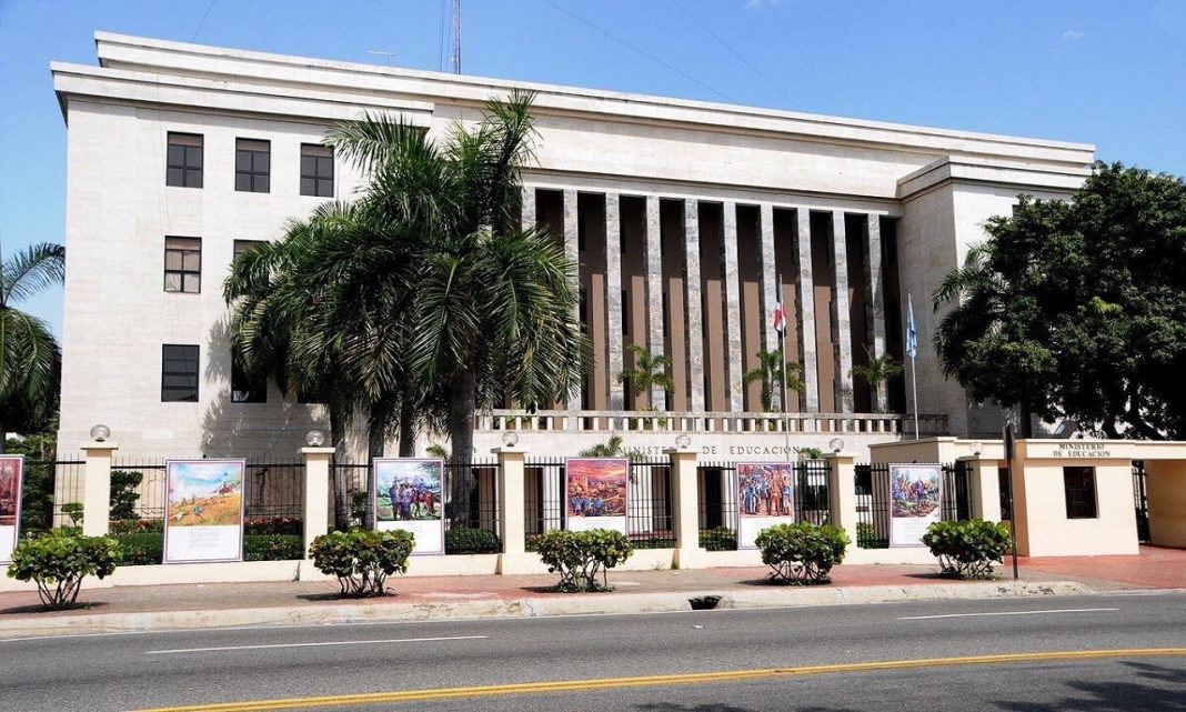 Fachada Ministerio de Educación