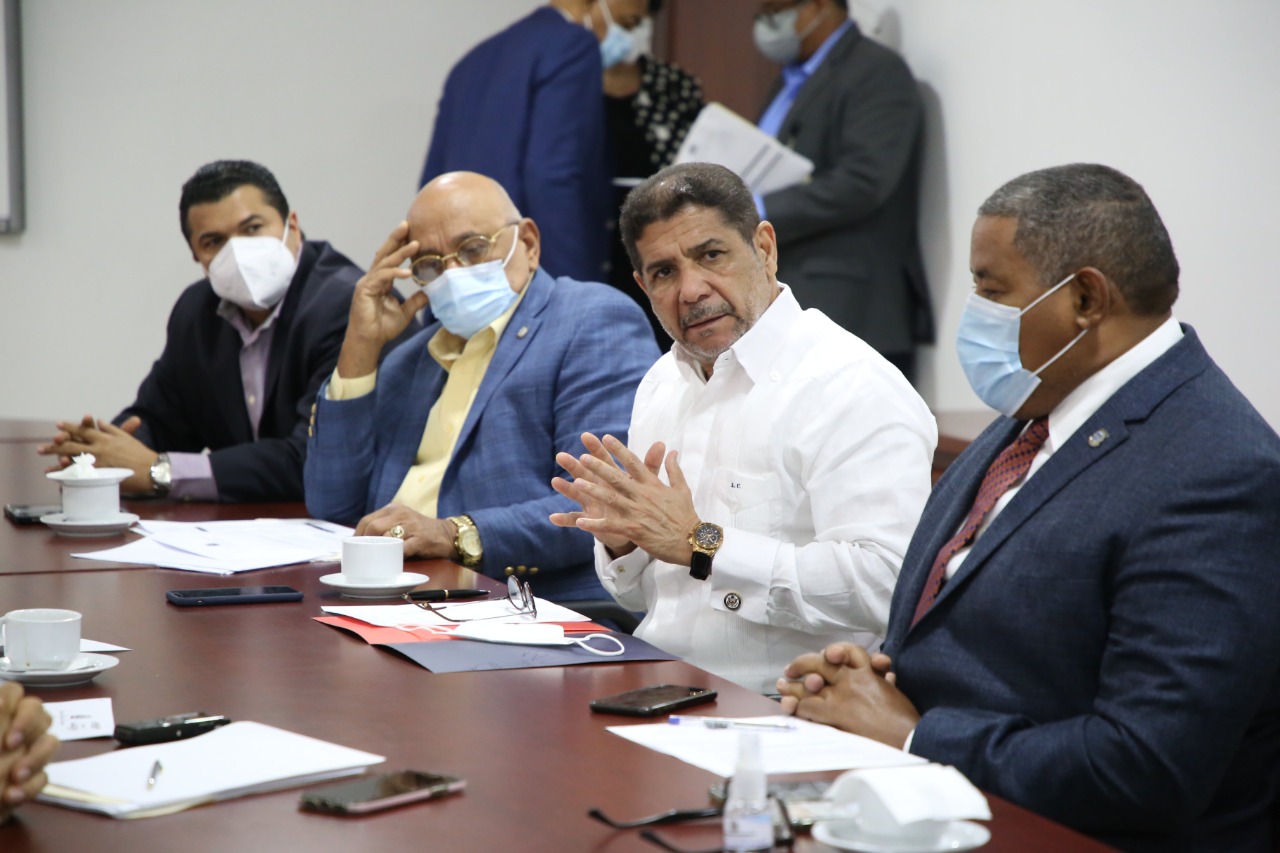 Agricultura y diputados tratan sobre préstamo para inocuidad e innovación agropecuaria - Noticias de hoy en República Dominicana | De Último Minuto