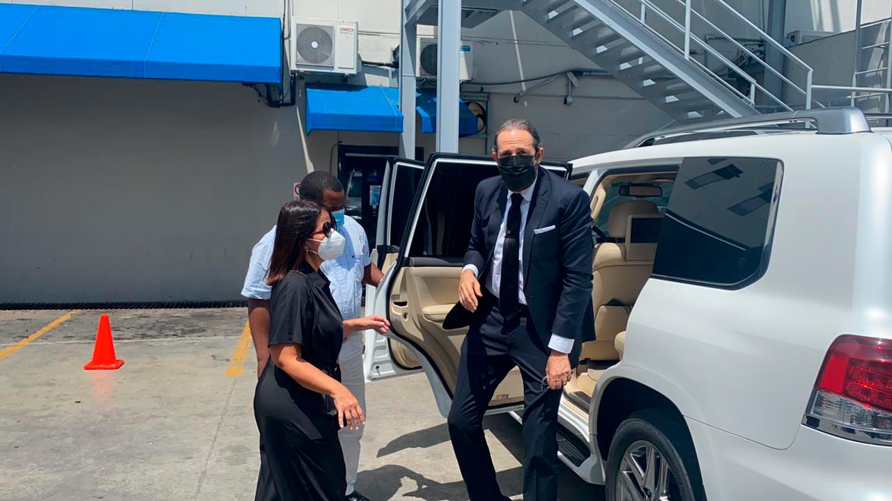 Juan Luis Guerra da el último adiós a Johnny Ventura - Noticias de hoy en República Dominicana | De Último Minuto