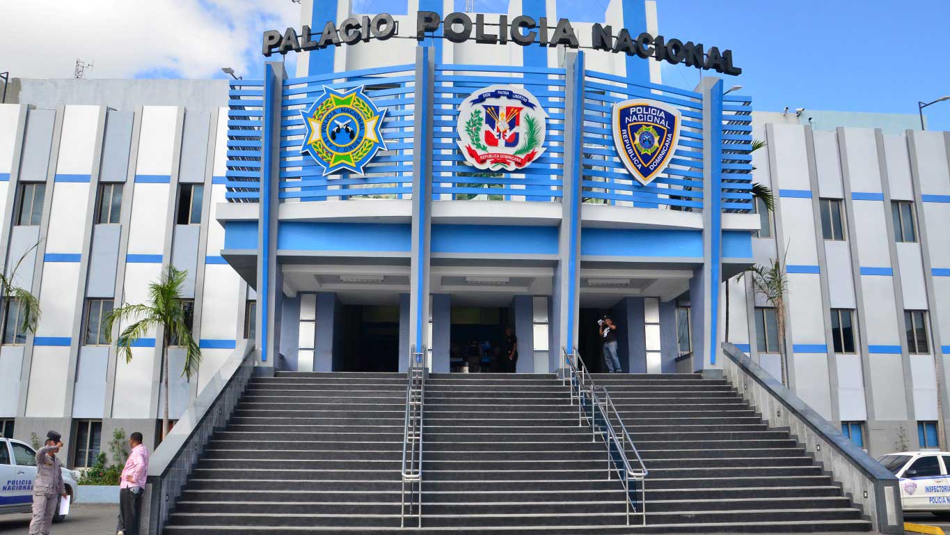 Policía persigue a hombre acusado de matar a dos mujeres en La Zurza - Noticias de hoy en República Dominicana | De Último Minuto
