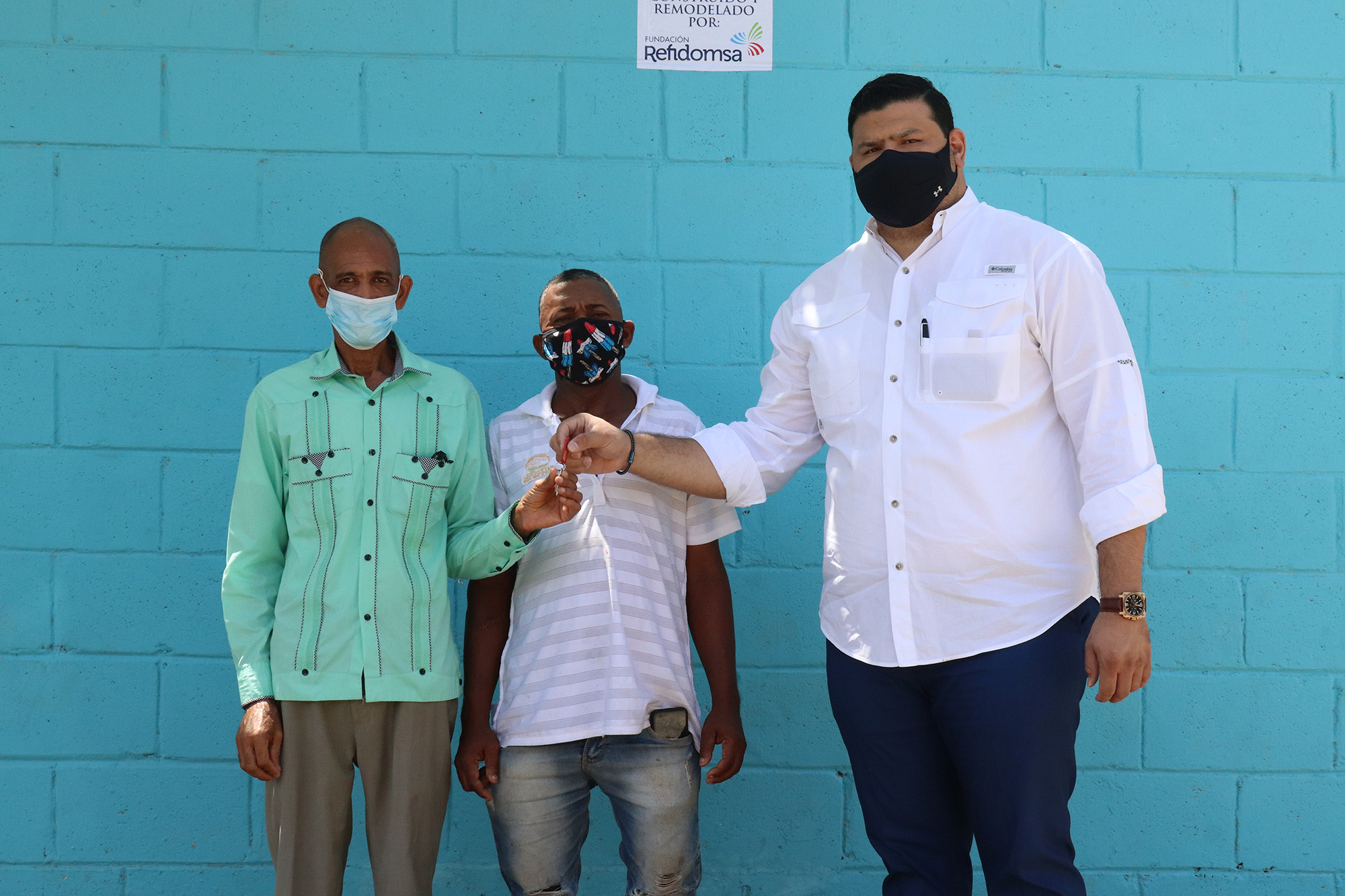 Fundación Refidomsa entrega baños comunitarios en Haina y Nigua - Noticias de hoy en República Dominicana | De Último Minuto