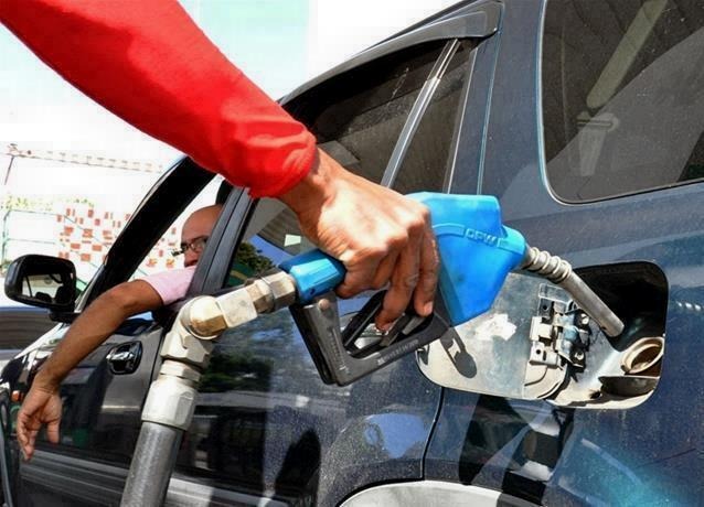Suben precio de gasolina regular; congelan demás combustibles